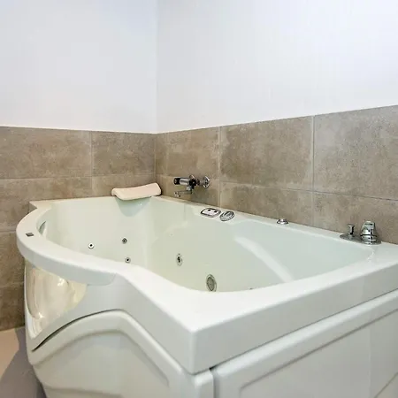 Ferienhaus Luxury Retreat With Tennis *