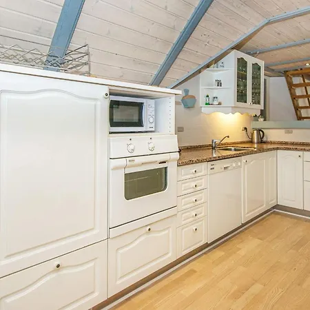 Luxury Retreat With Tennis Ferienhaus