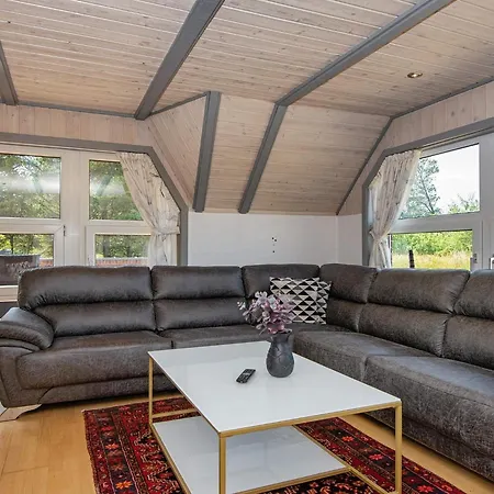 Ferienhaus Luxury Retreat With Tennis